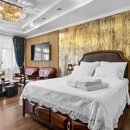 Luxurious Villa With Lush Garden And Huge Terrace Near Herastrau Park Bucarest Extérieur photo