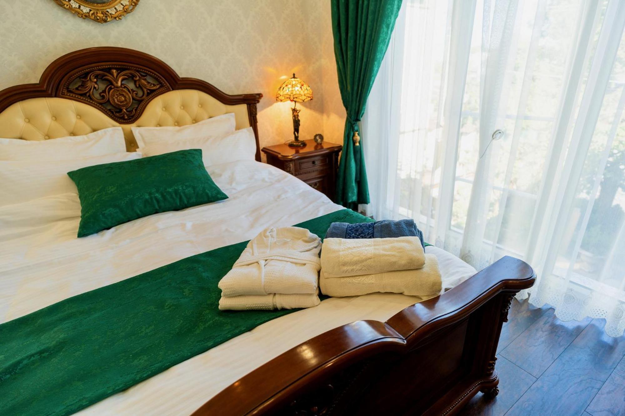 Luxurious Villa With Lush Garden And Huge Terrace Near Herastrau Park Bucarest Extérieur photo