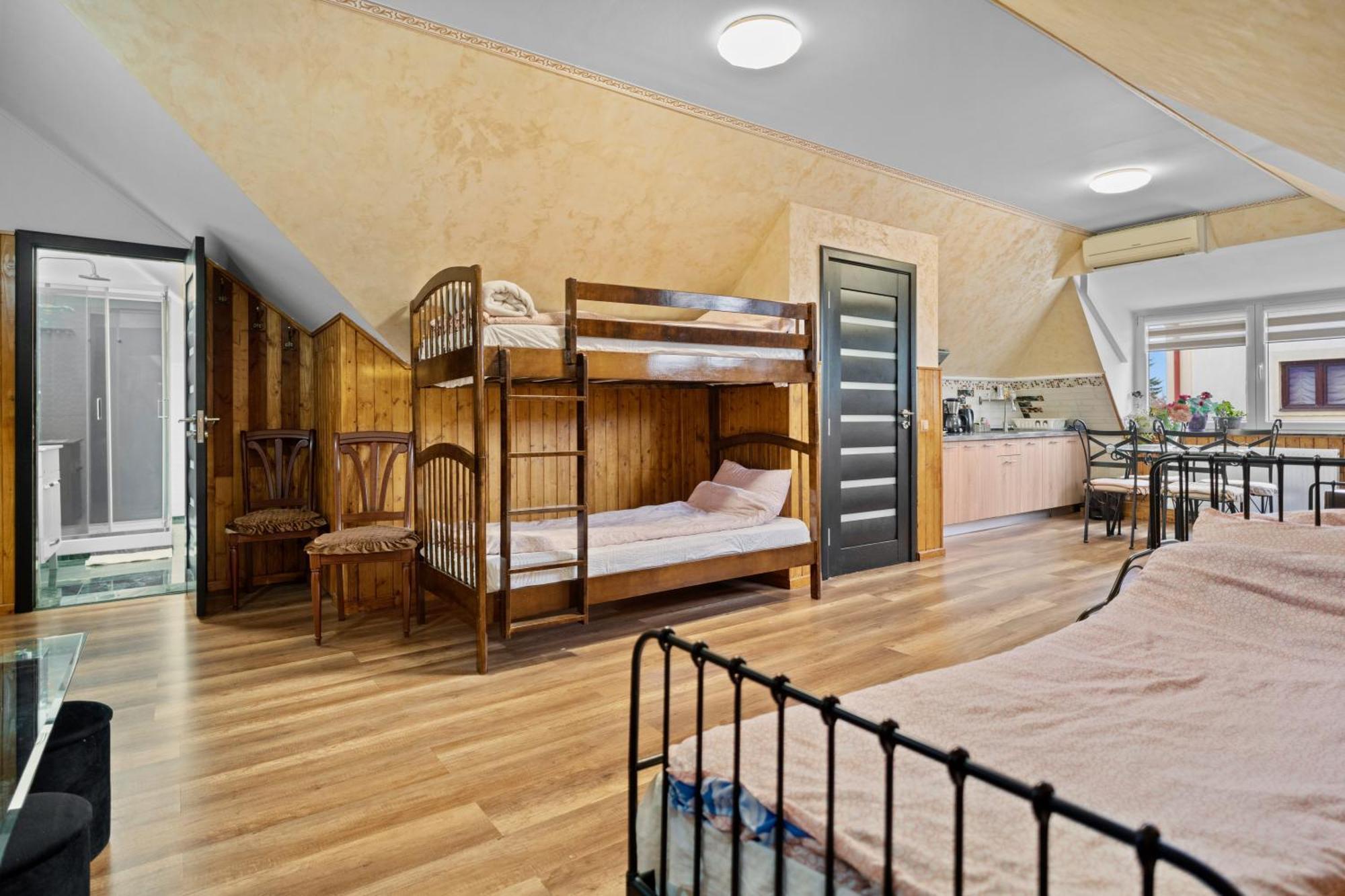 Luxurious Villa With Lush Garden And Huge Terrace Near Herastrau Park Bucarest Extérieur photo