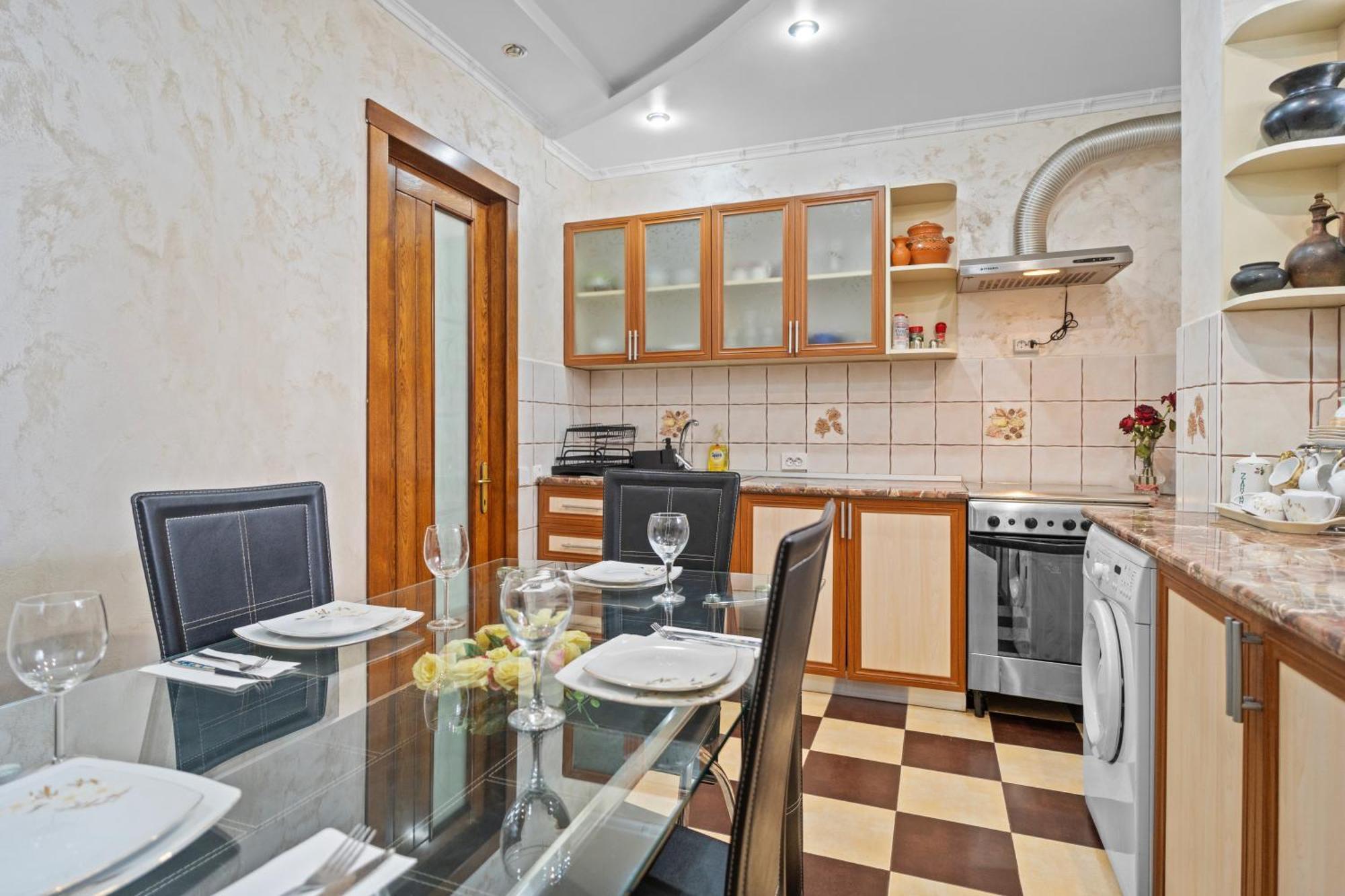 Luxurious Villa With Lush Garden And Huge Terrace Near Herastrau Park Bucarest Extérieur photo