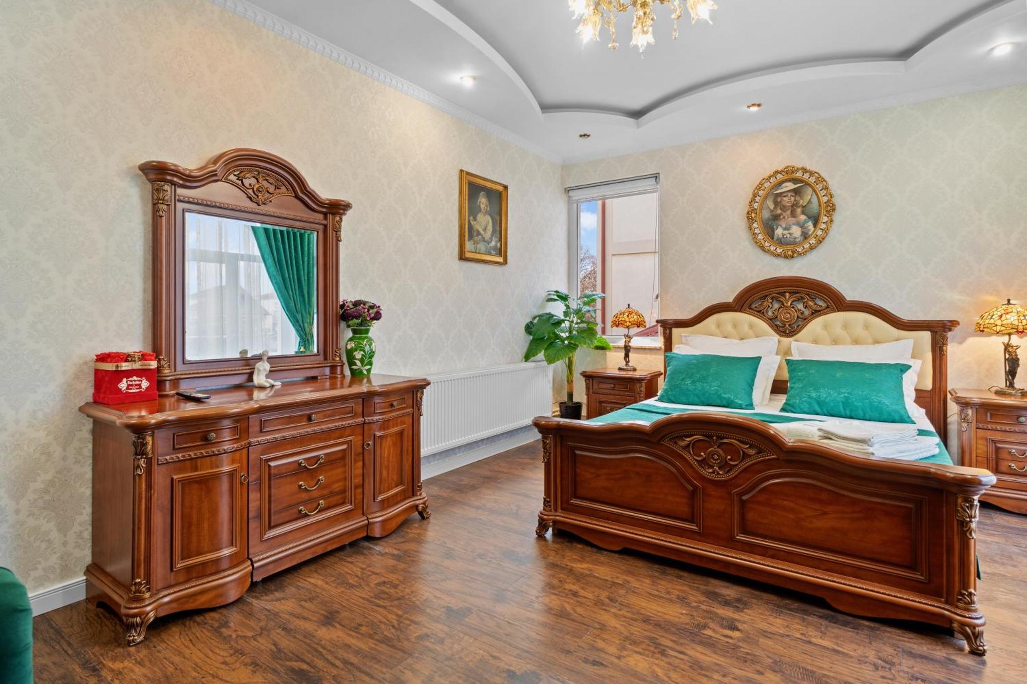 Luxurious Villa With Lush Garden And Huge Terrace Near Herastrau Park Bucarest Extérieur photo