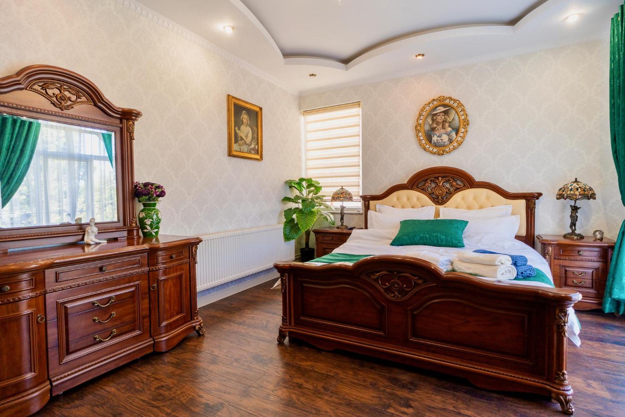 Luxurious Villa With Lush Garden And Huge Terrace Near Herastrau Park Bucarest Extérieur photo