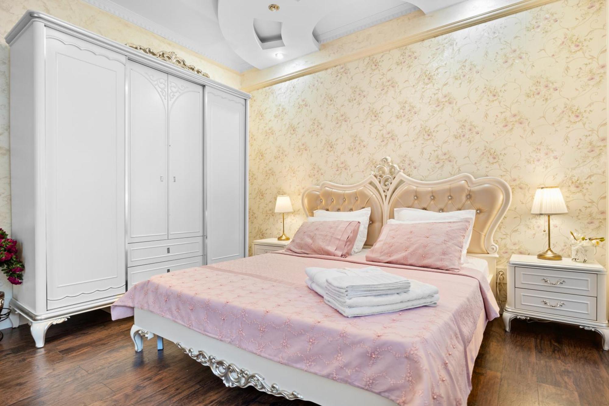 Luxurious Villa With Lush Garden And Huge Terrace Near Herastrau Park Bucarest Extérieur photo