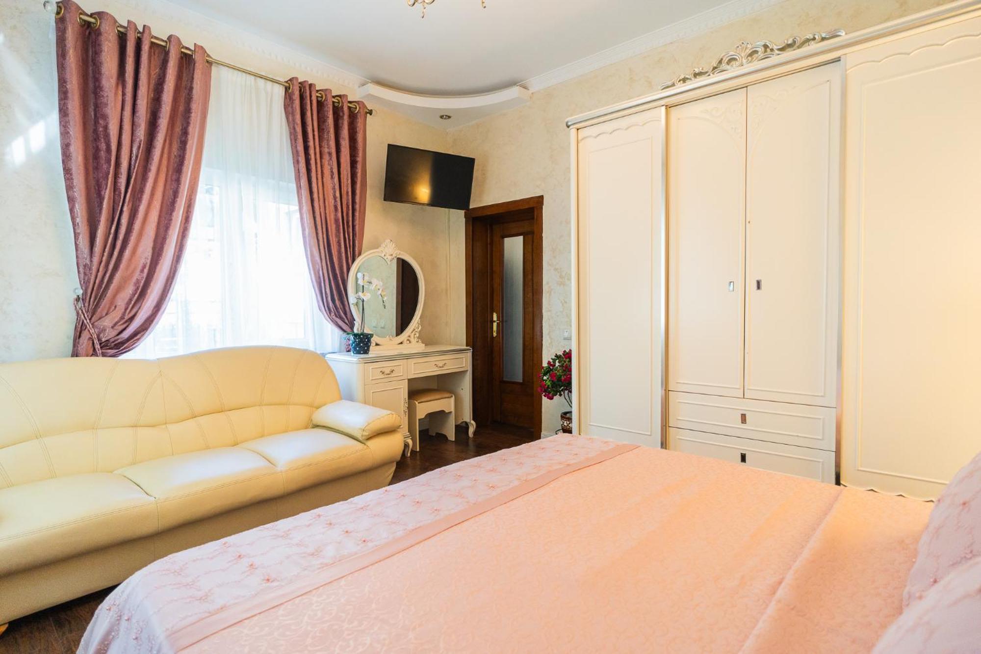 Luxurious Villa With Lush Garden And Huge Terrace Near Herastrau Park Bucarest Extérieur photo
