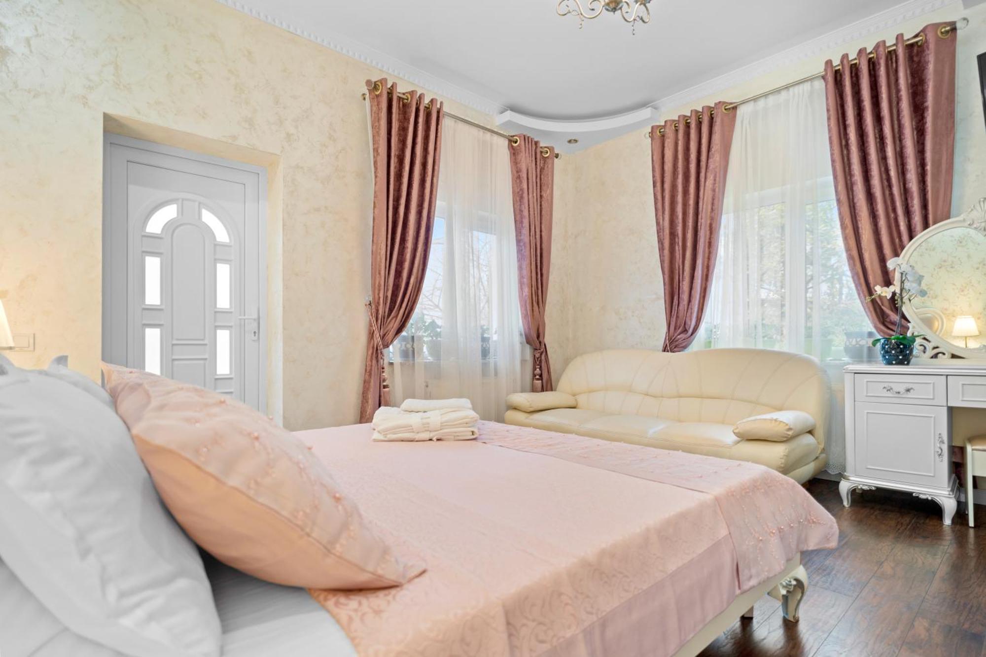Luxurious Villa With Lush Garden And Huge Terrace Near Herastrau Park Bucarest Extérieur photo