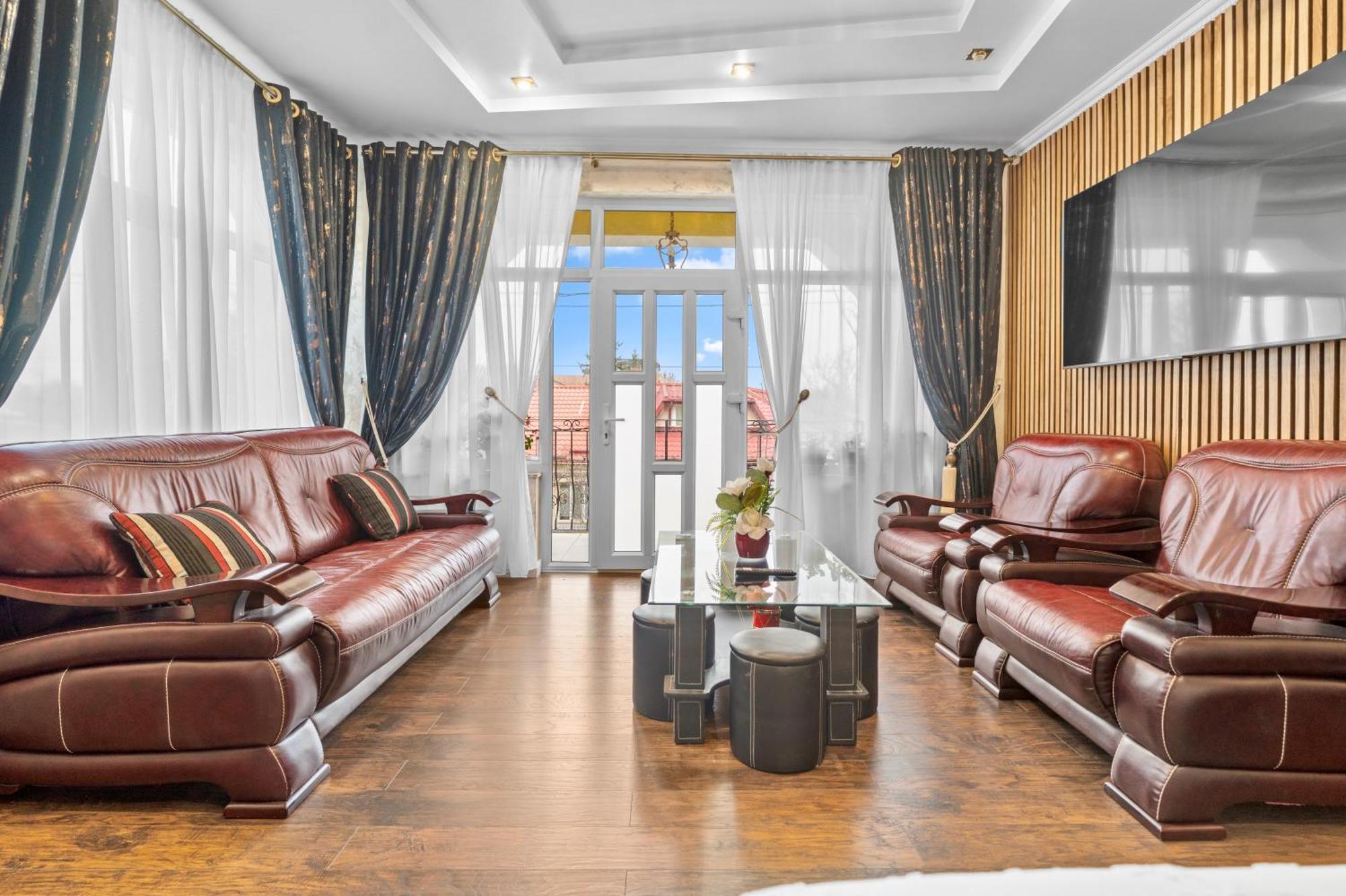 Luxurious Villa With Lush Garden And Huge Terrace Near Herastrau Park Bucarest Extérieur photo