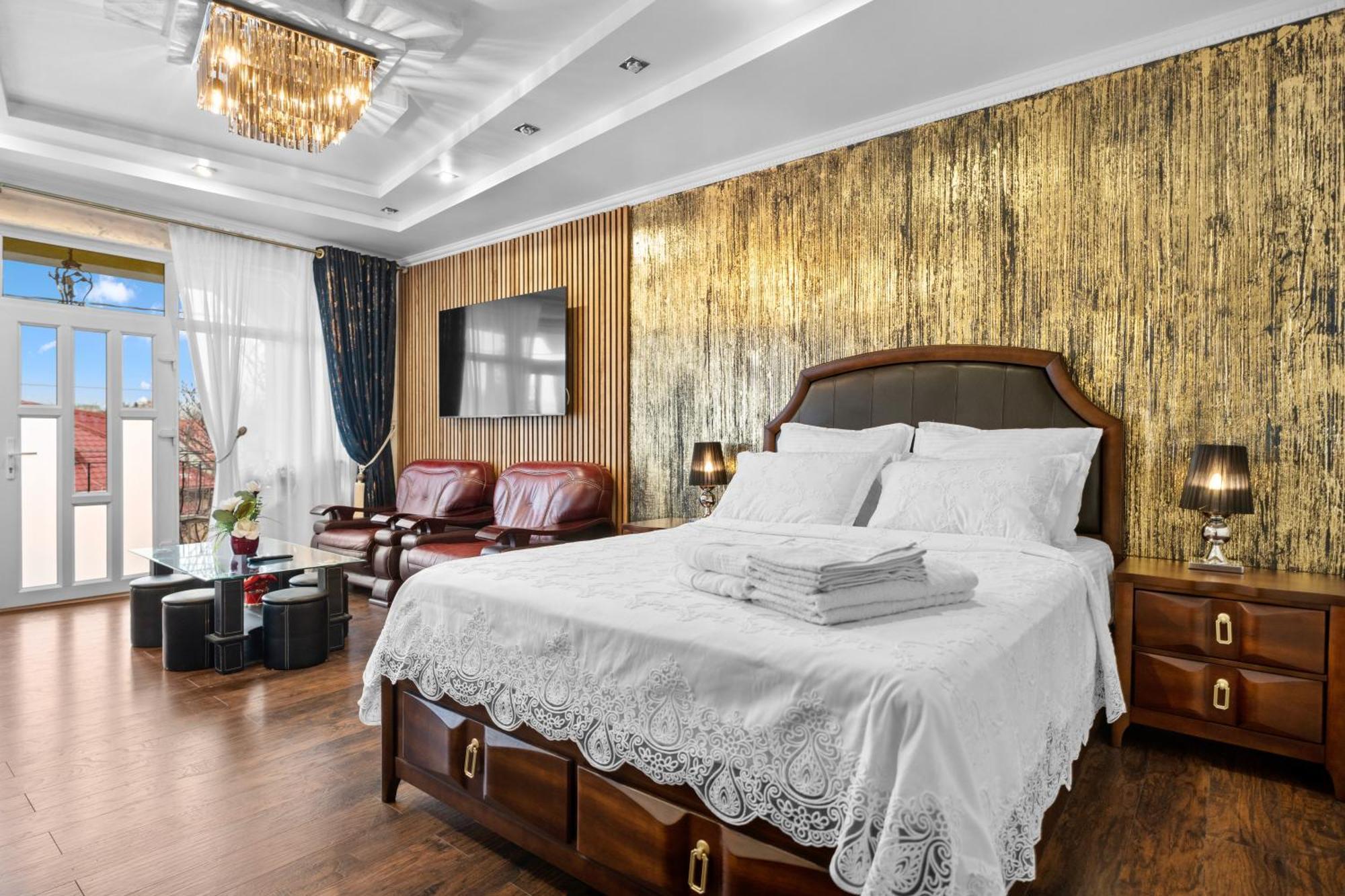 Luxurious Villa With Lush Garden And Huge Terrace Near Herastrau Park Bucarest Extérieur photo