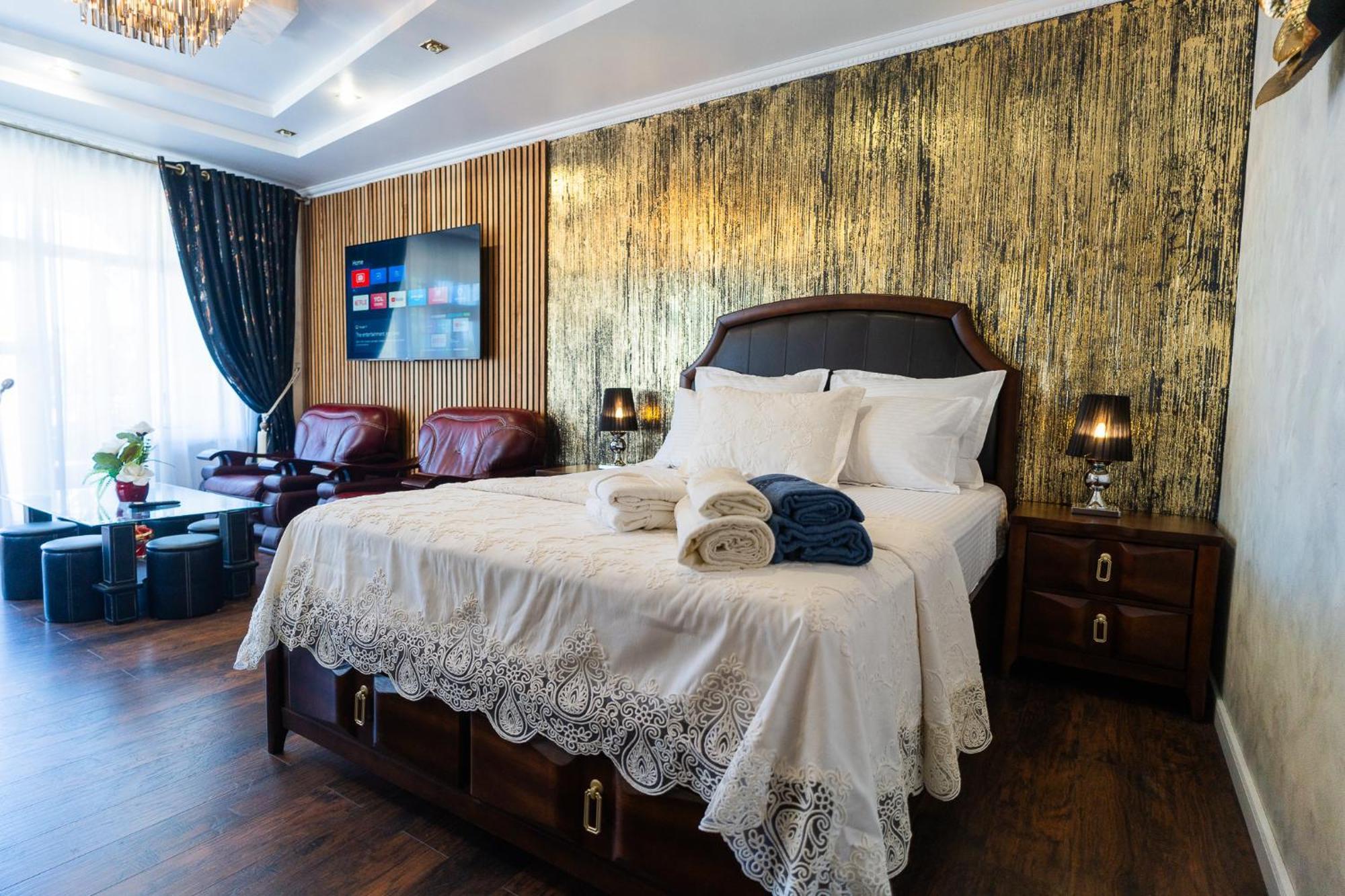Luxurious Villa With Lush Garden And Huge Terrace Near Herastrau Park Bucarest Extérieur photo