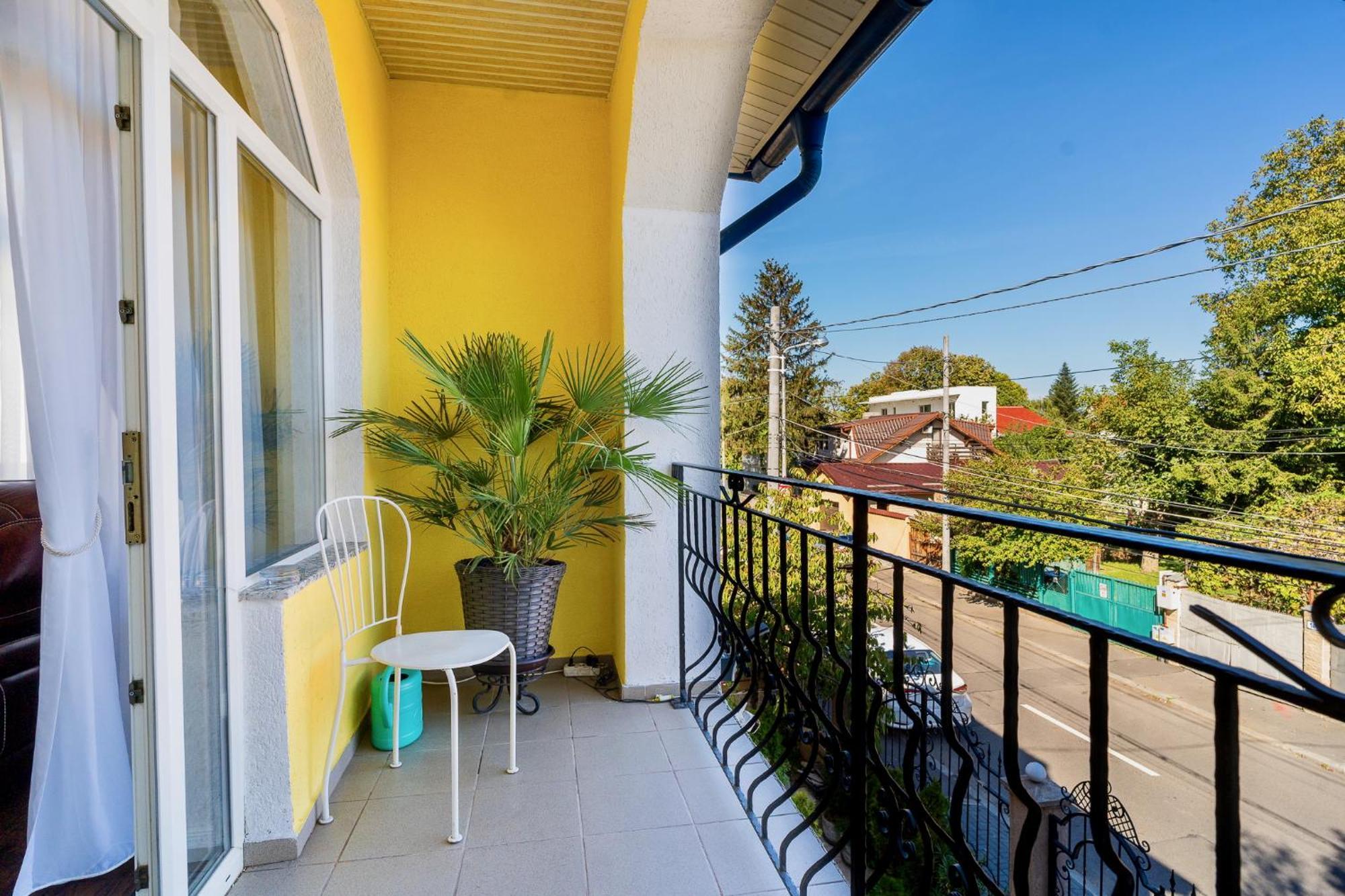 Luxurious Villa With Lush Garden And Huge Terrace Near Herastrau Park Bucarest Extérieur photo