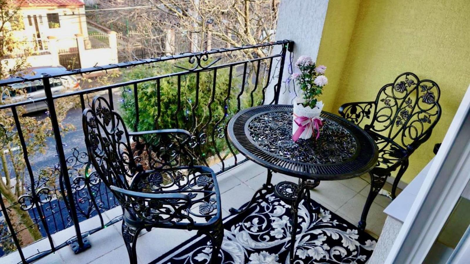 Luxurious Villa With Lush Garden And Huge Terrace Near Herastrau Park Bucarest Extérieur photo