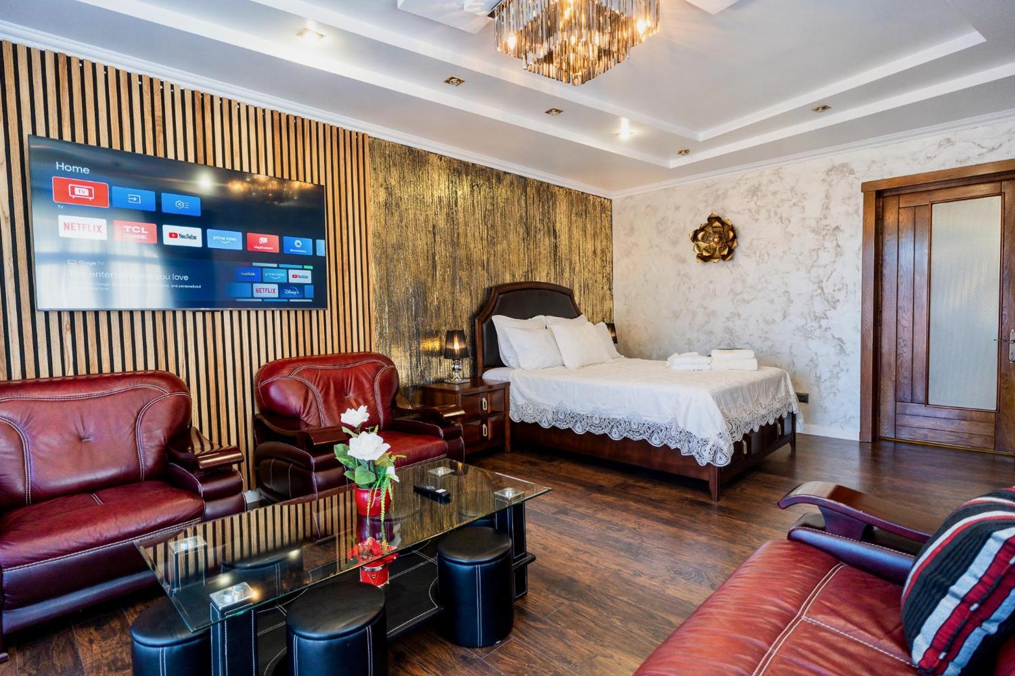 Luxurious Villa With Lush Garden And Huge Terrace Near Herastrau Park Bucarest Extérieur photo