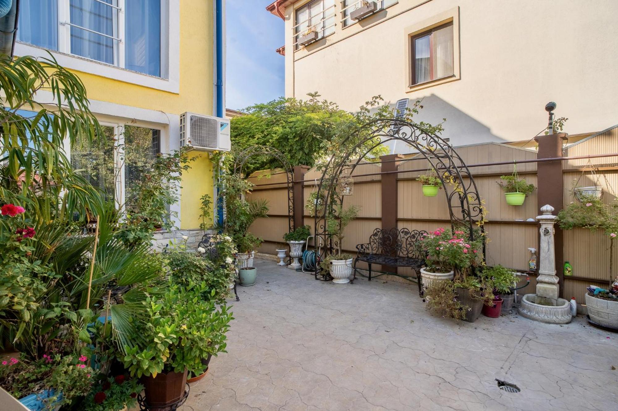 Luxurious Villa With Lush Garden And Huge Terrace Near Herastrau Park Bucarest Extérieur photo